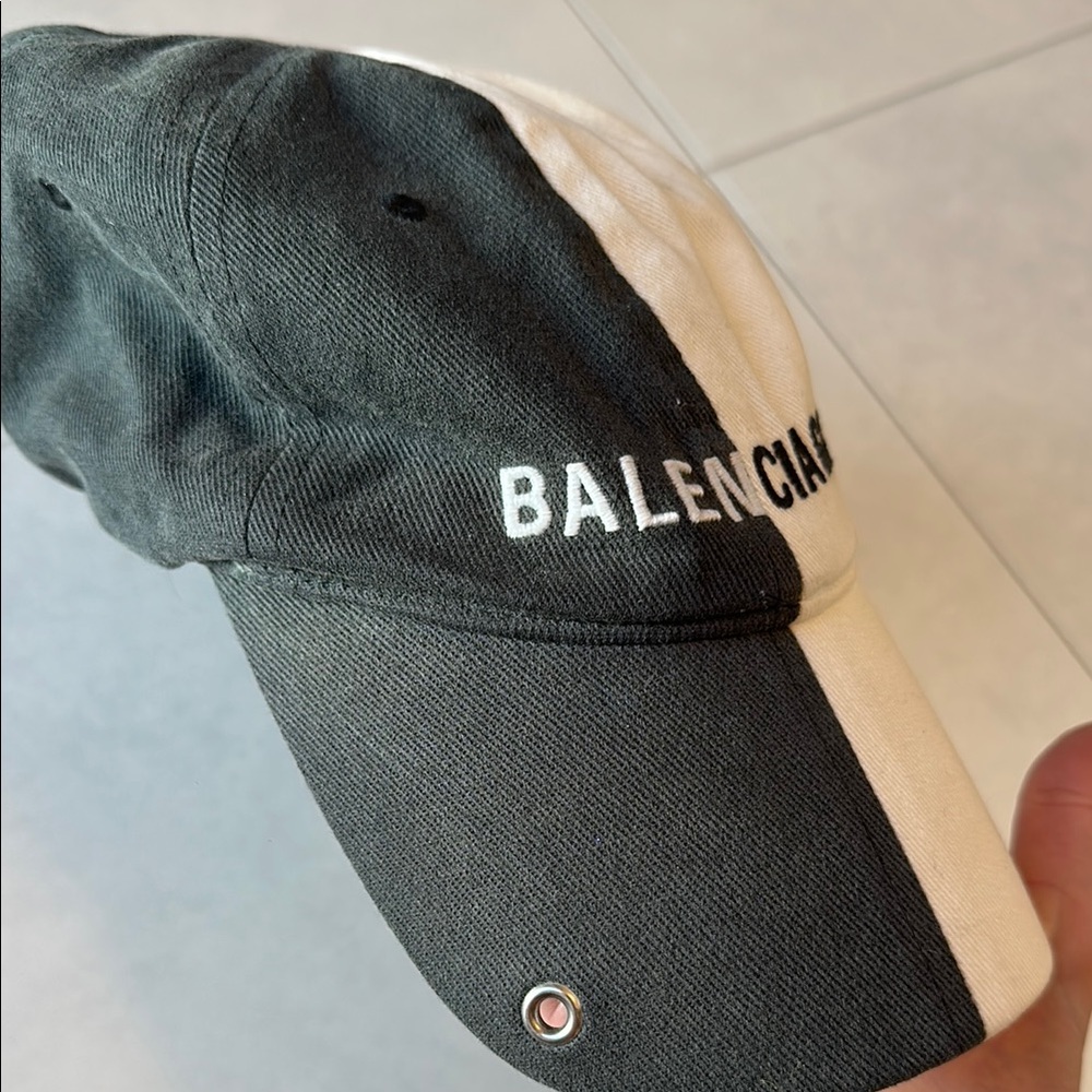 Balenciaga Black and White Cap L - Picture 2 of 4